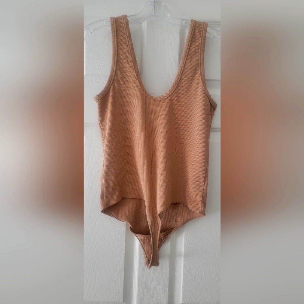 Abercrombie & Fitch Ribbed Bodysuit – Soft A&F Collection – Size Large – Tan - Picture 2 of 4